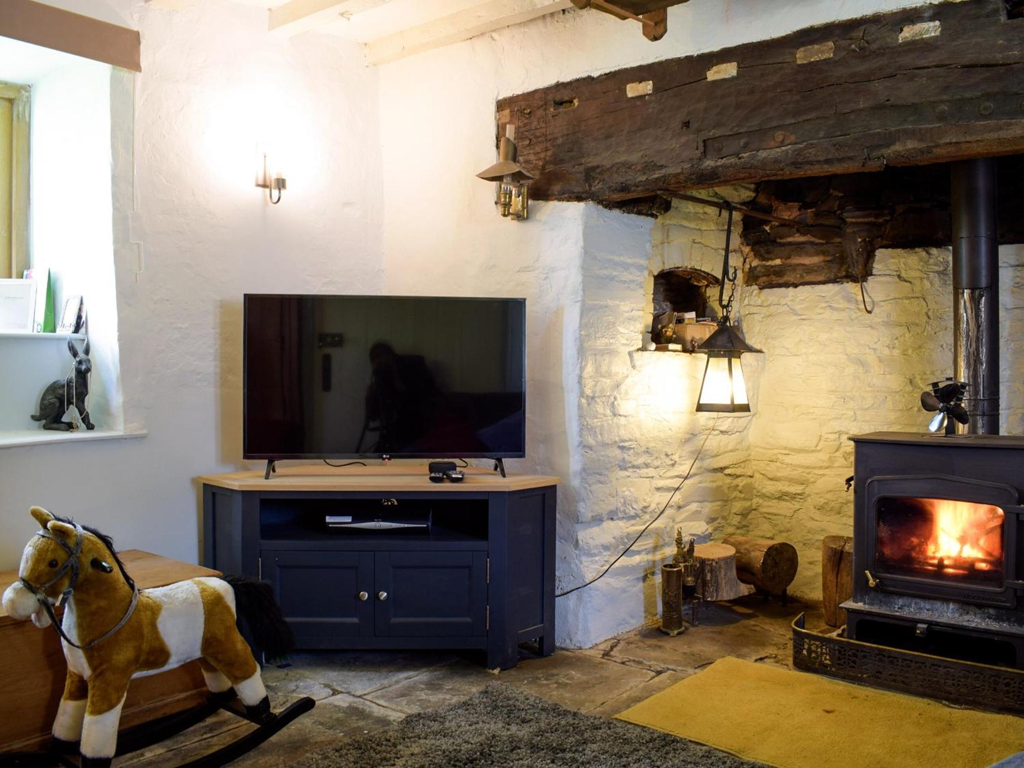 Lower Goytre Farmhouse Llanfair Waterdine Exterior photo